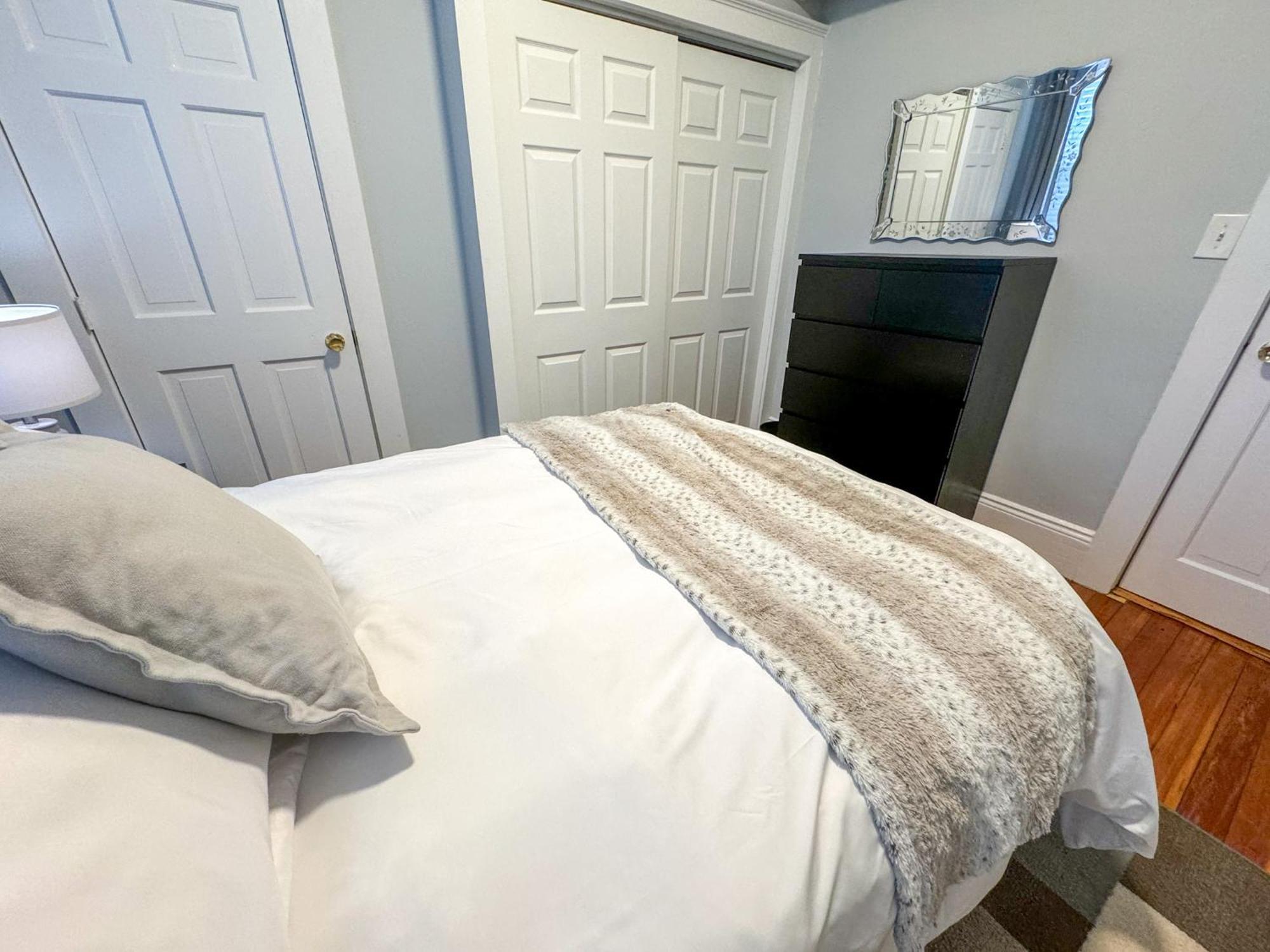 Huge,3 Bed,2Bath,Public Transport,Boston,Sleeps 9 Appartement Brookline Buitenkant foto
