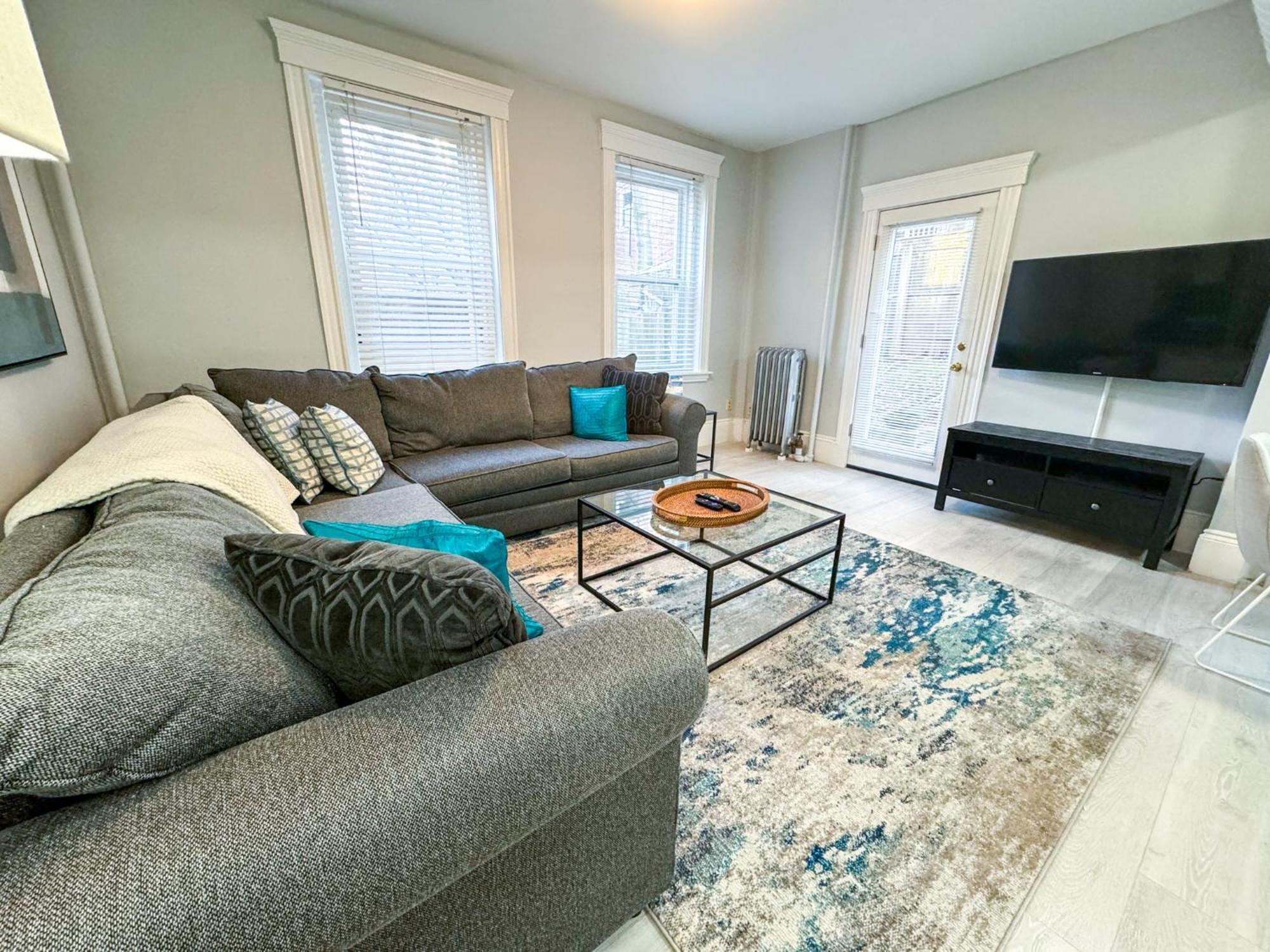 Huge,3 Bed,2Bath,Public Transport,Boston,Sleeps 9 Appartement Brookline Buitenkant foto